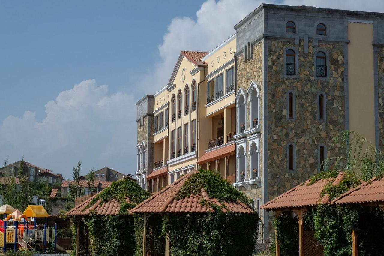 Caucasus Hotel Kasagh Luaran gambar Residential buildings in Çekmeköy Alemdağ