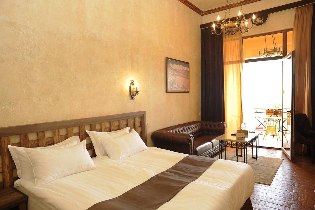 Caucasus Hotel Kasagh Luaran gambar A room at the hotel