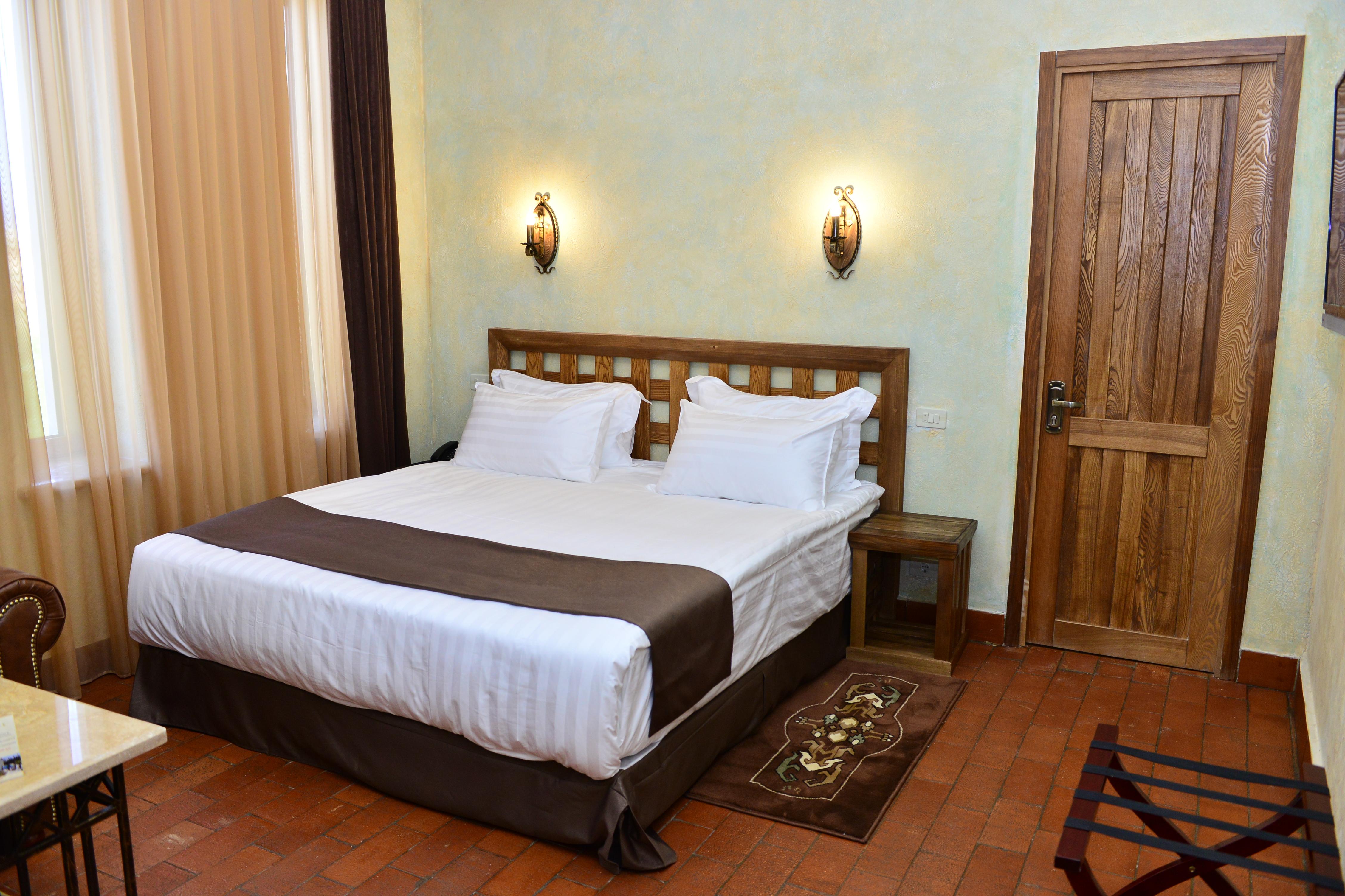 Caucasus Hotel Kasagh Luaran gambar A bedroom at the hotel