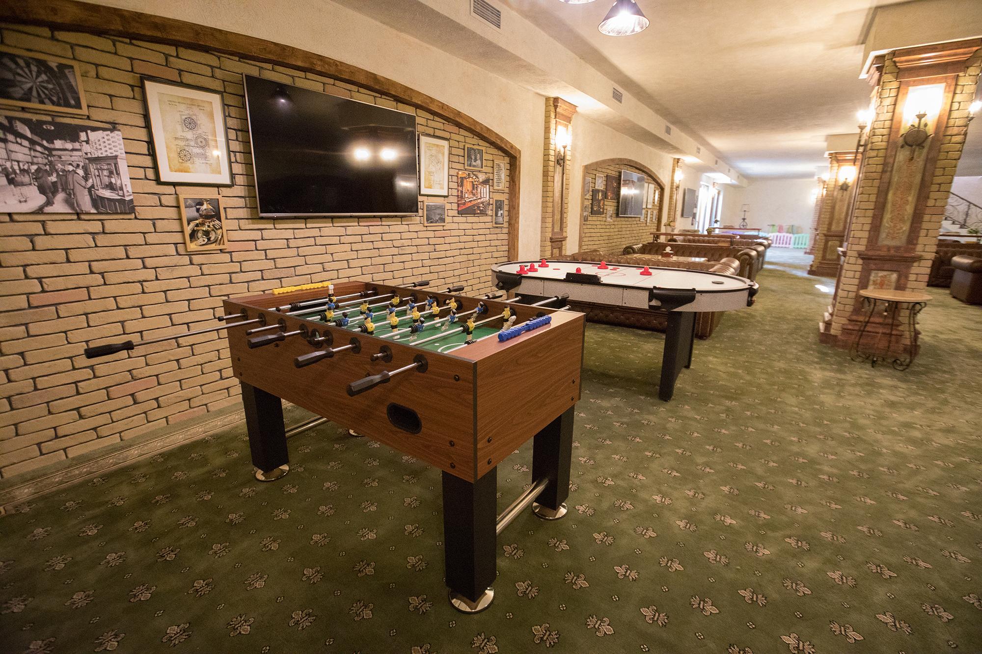 Caucasus Hotel Kasagh Luaran gambar The game table at the 2016 G7 summit