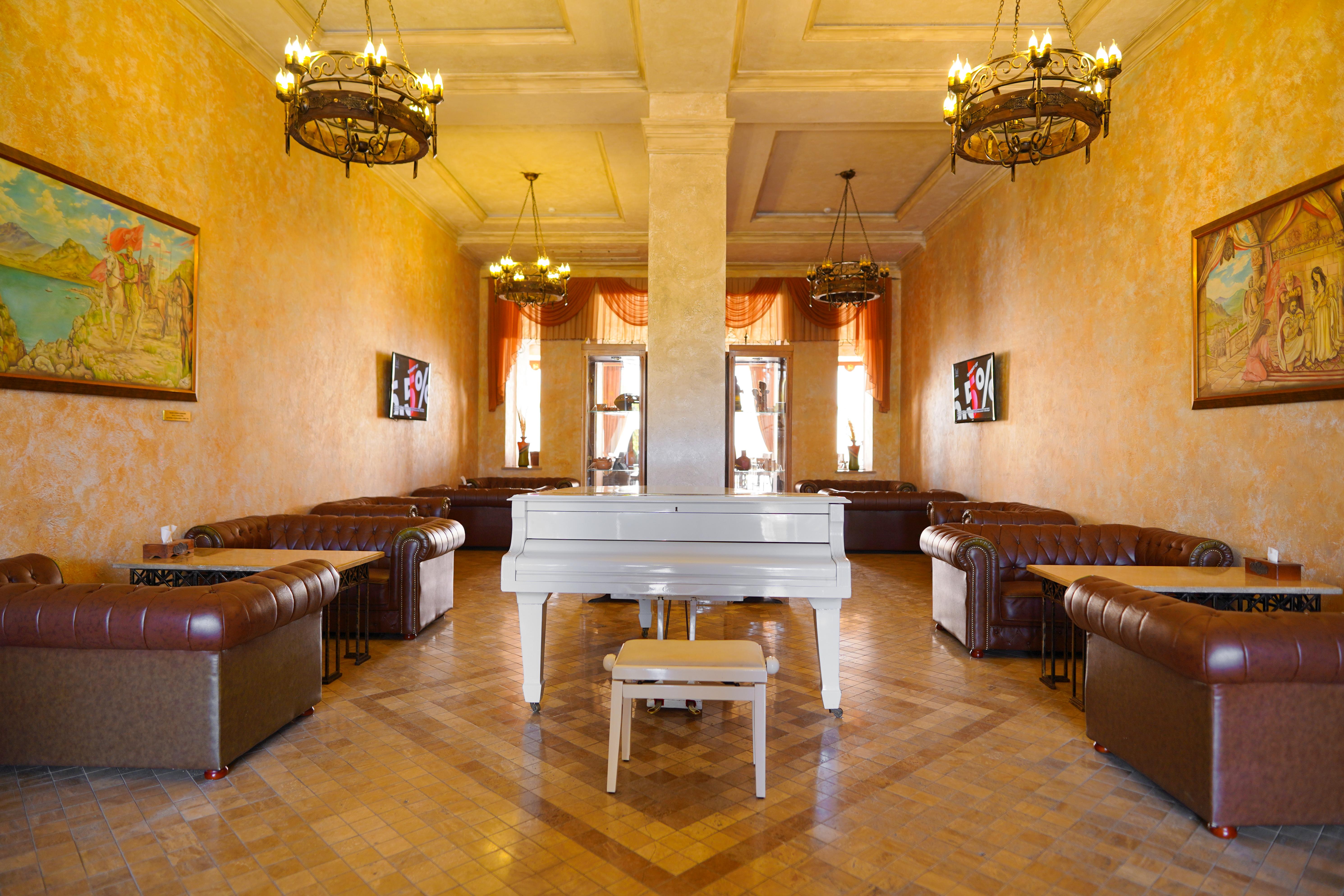 Caucasus Hotel Kasagh Luaran gambar The interior of the restaurant