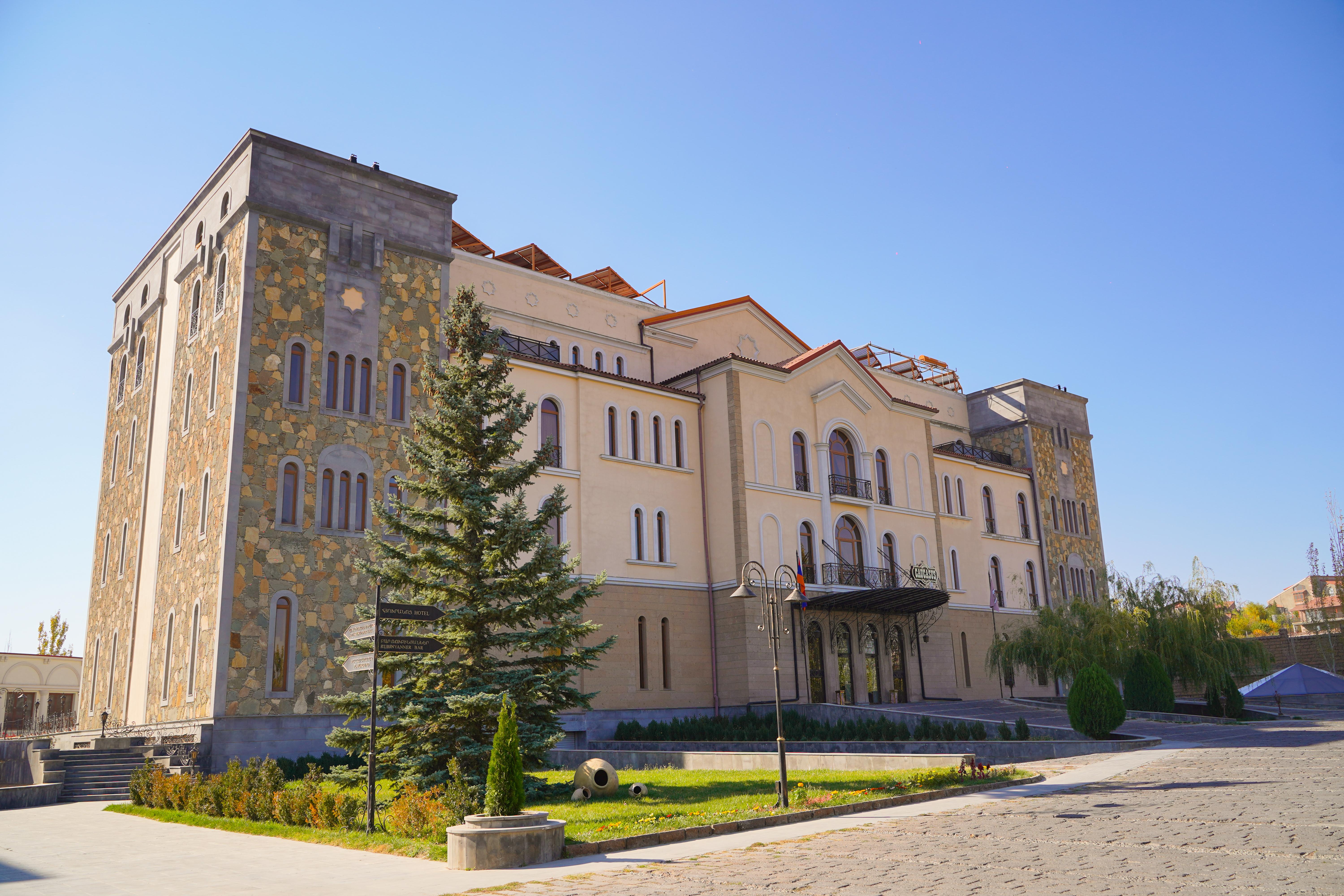 Caucasus Hotel Kasagh Luaran gambar The National Museum of the Republic of Dagestan