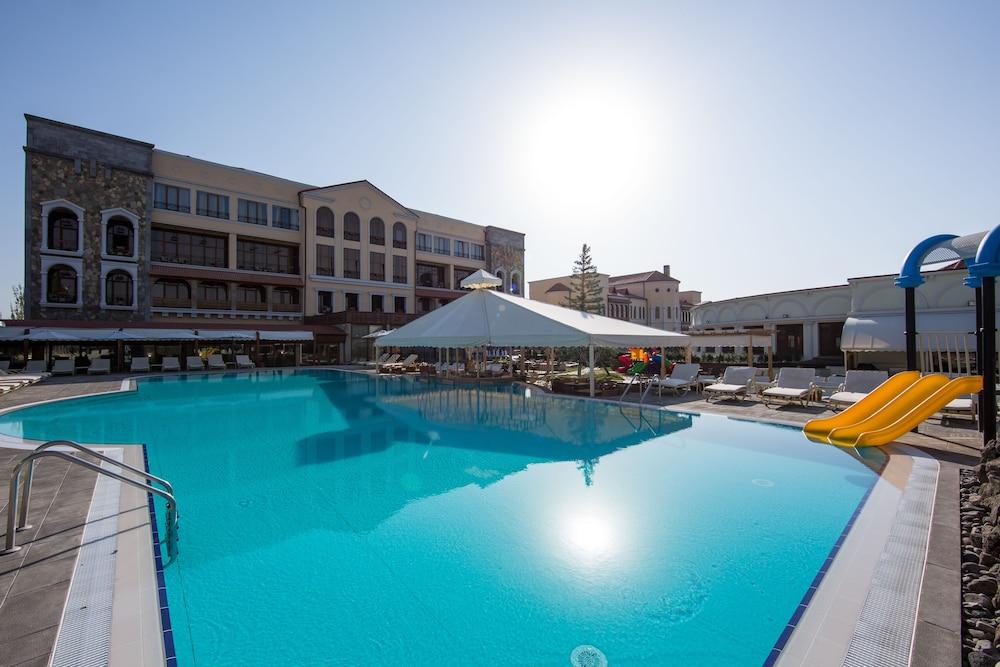 Caucasus Hotel Kasagh Luaran gambar The swimming pool at the hotel