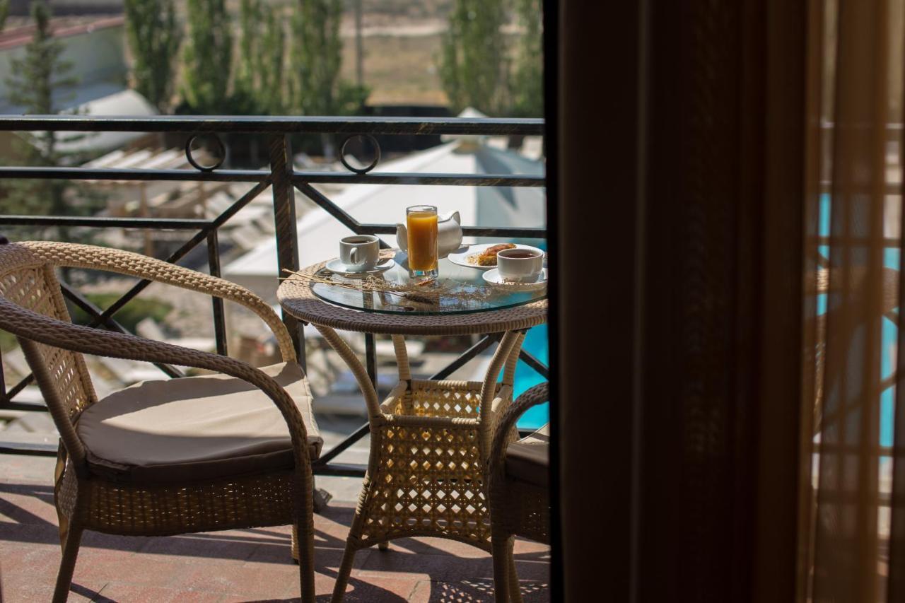 Caucasus Hotel Kasagh Luaran gambar A balcony